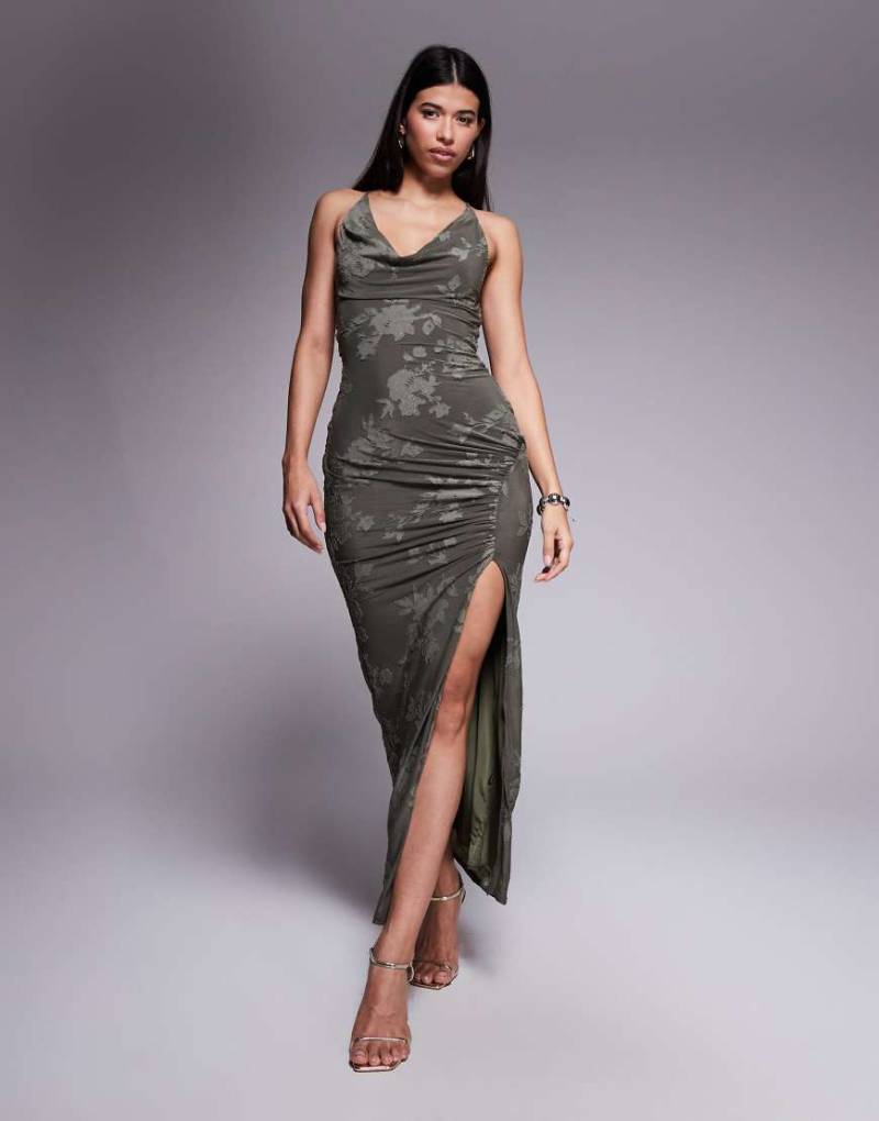 ASOS DESIGN - Neckholder-Maxikleid in Khaki mit Ausbrennermuster, Wasserfallausschnitt und goldfarbener Hardware-Grün von ASOS DESIGN