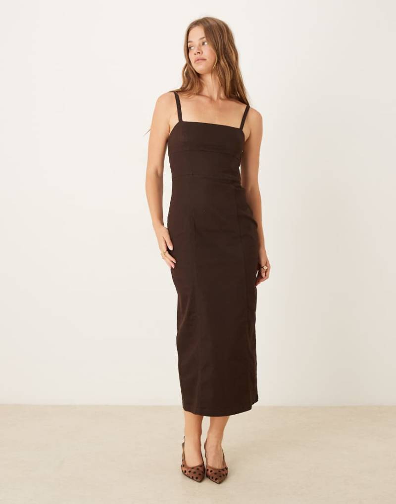 ASOS DESIGN - Midaxi-Jeanskleid in Schokobraun-Brown von ASOS DESIGN