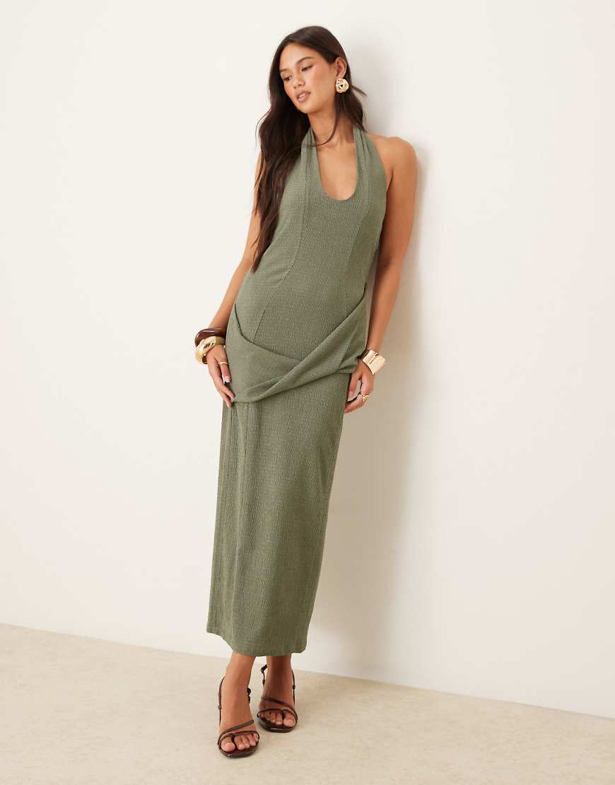 ASOS DESIGN - Neckholder-Midikleid in Khaki mit drapierter Taillenpartie und Struktur-Grün von ASOS DESIGN