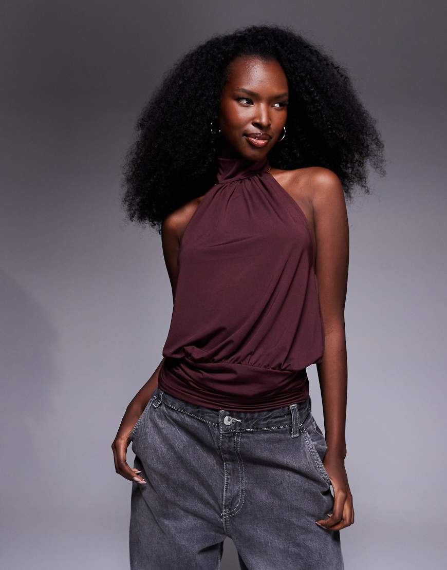 ASOS DESIGN - Neckholder-Oberteil in Burgunderrot mit Ballonsaum und gerafftem Bund von ASOS DESIGN