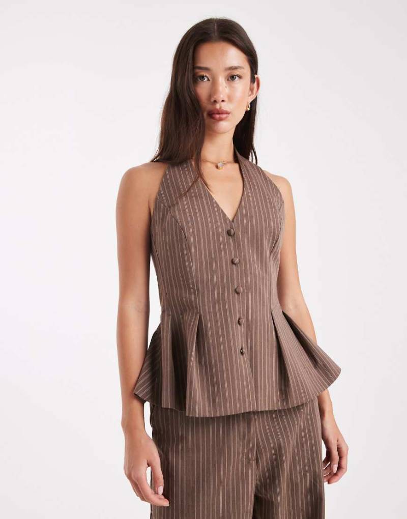 ASOS DESIGN - Neckholder-Weste in Kaffeebraun mit Streifen, Kombiteil-Neutral ASOS DESIGN - Neckholder-Weste in Kaffeebraun mit Streifen, Kombiteil-Neutral von ASOS DESIGN