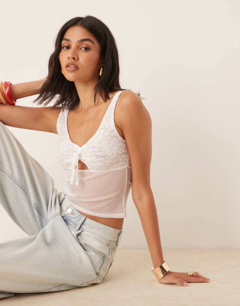 ASOS DESIGN - Netzstoff-Camisole in Weiß mit Spitzendetail von ASOS DESIGN