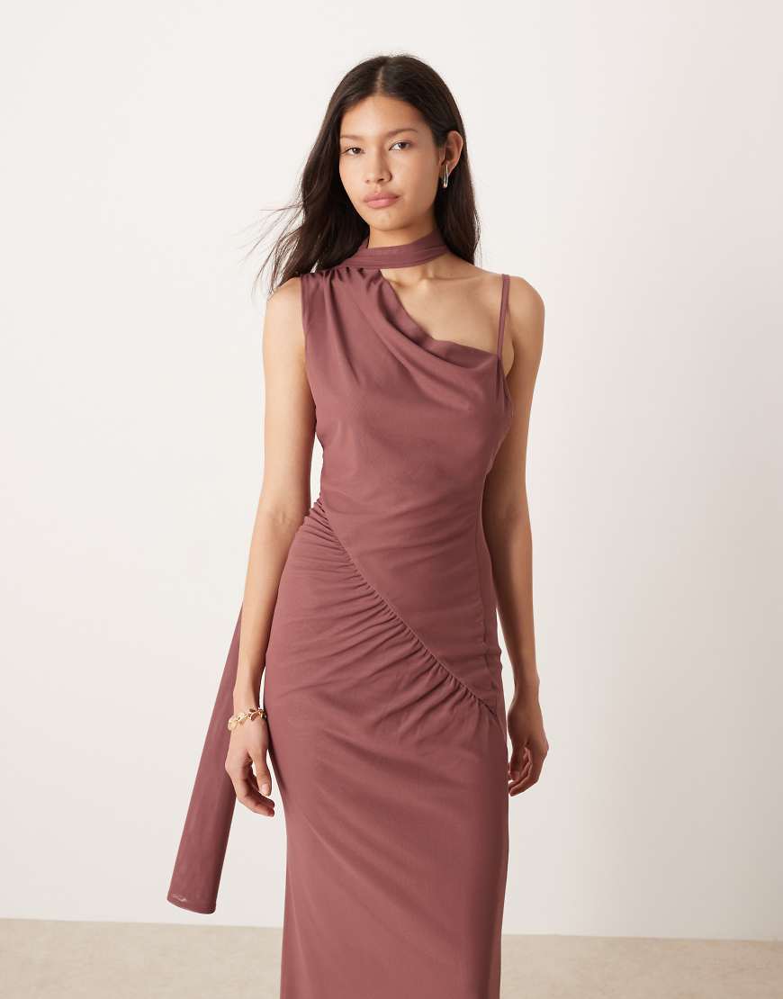 ASOS DESIGN - Netzstoff-Kleid in Altrosa mit One-Shoulder-Träger, Wickel-Detail und schmalem Schal von ASOS DESIGN