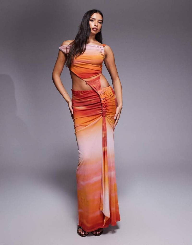 ASOS DESIGN - Netzstoff-Maxikleid in zweiteiliger Optik mit verdrehtem Träger, verdrehter Schärpe und orangefarbenem Muster-Bunt von ASOS DESIGN