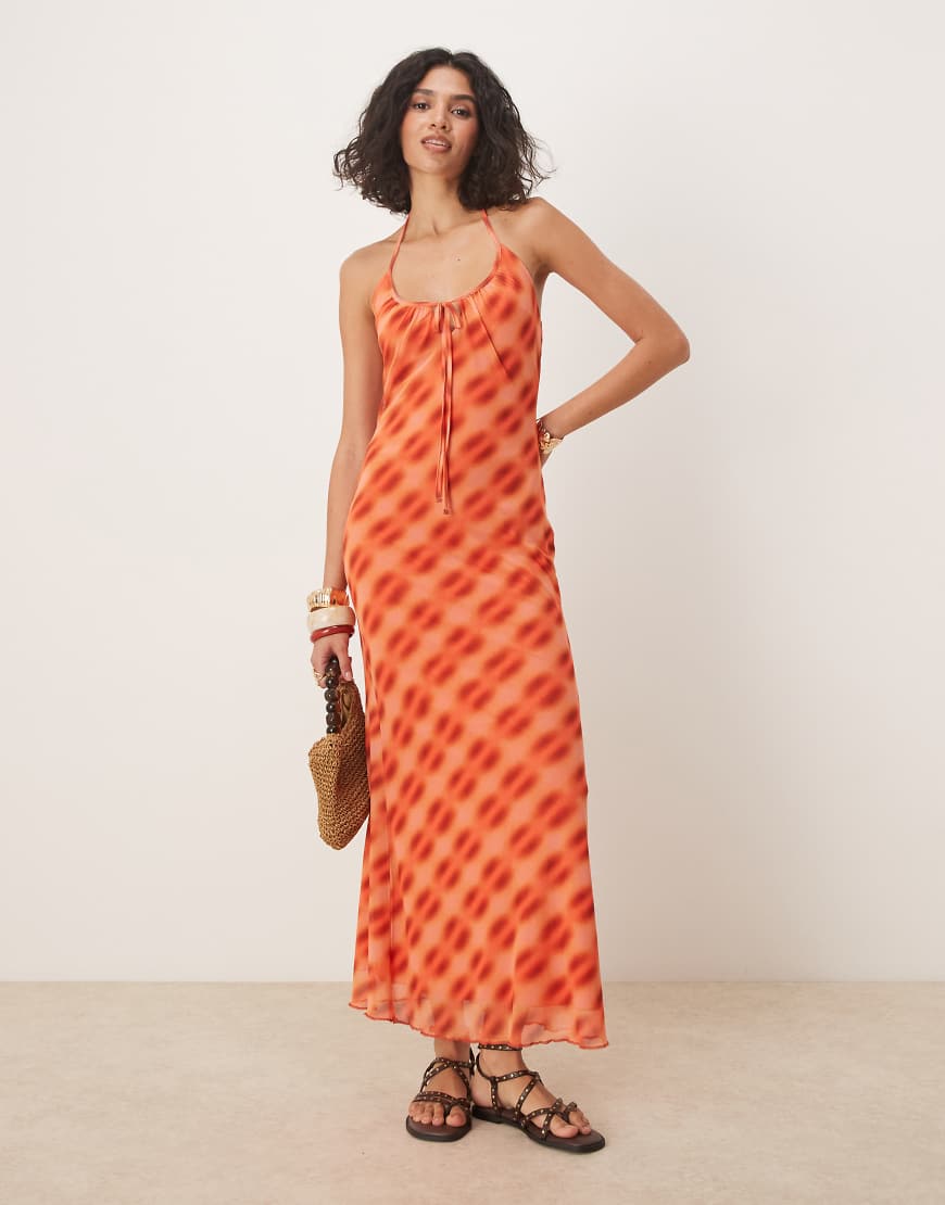 ASOS DESIGN - Netzstoff-Midikleid in kariertem Orange mit Neckholder-Bunt von ASOS DESIGN