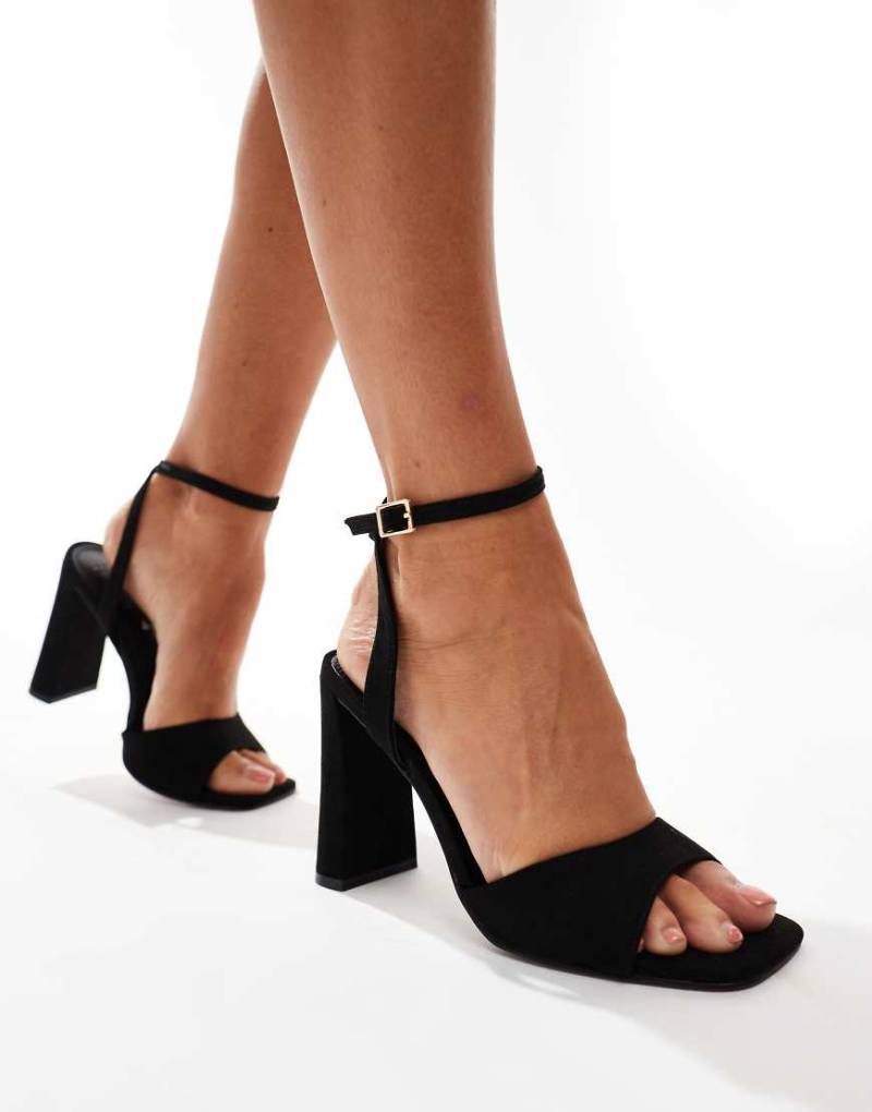 ASOS DESIGN - Noah - Filigrane Sandalen mit Blockabsatz in Schwarz von ASOS DESIGN