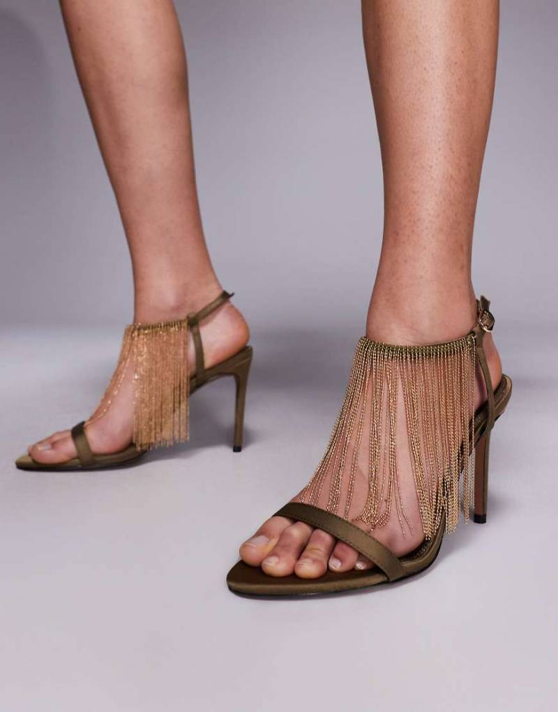 ASOS DESIGN - Noelle - Verzierte Sandaletten aus Satin in Olivgrün mit Fransen und hohem Absatz von ASOS DESIGN