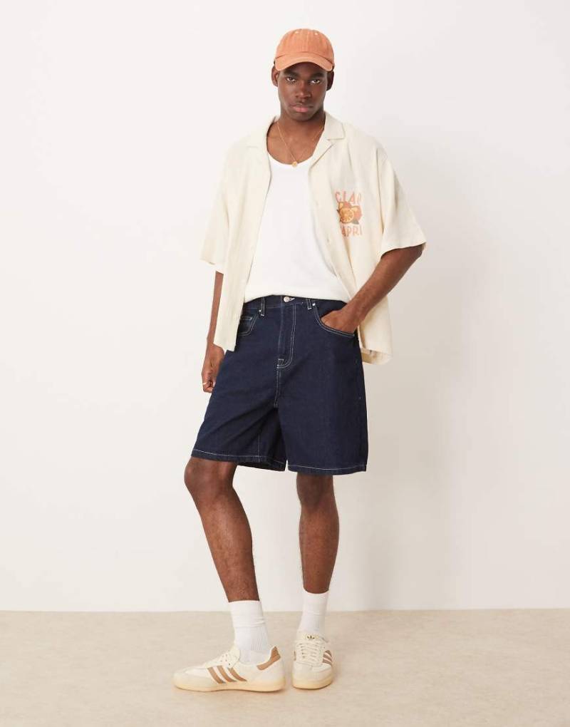 ASOS DESIGN - Normal geschnittene Jeans-Jorts in Indigoblau von ASOS DESIGN