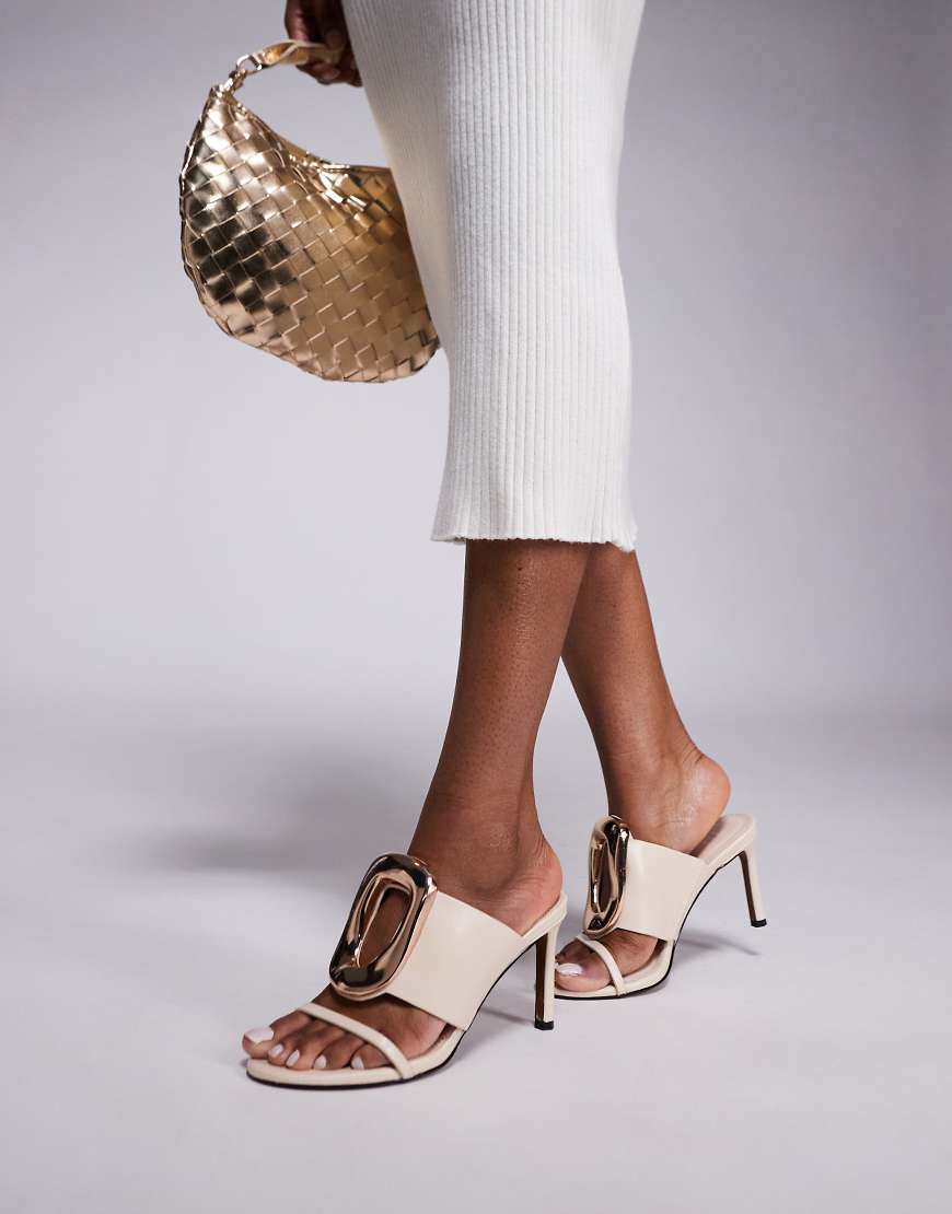 ASOS DESIGN - Nought - Sandaletten in Creme mit Ringdetail und Absatz-Weiß ASOS DESIGN - Nought - Sandaletten in Creme mit Ringdetail und Absatz-Weiß von ASOS DESIGN