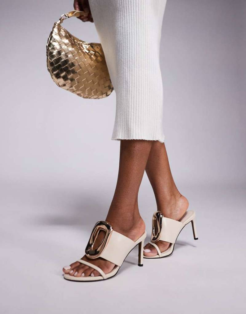 ASOS DESIGN - Nought - Sandaletten in Creme mit Ringdetail und Absatz-Weiß von ASOS DESIGN