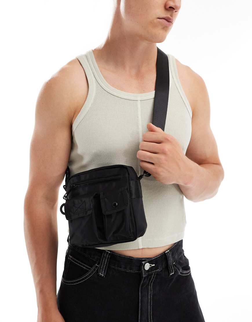 ASOS DESIGN - Nylon-Umhängetasche in Schwarz mit Taschendetail von ASOS DESIGN