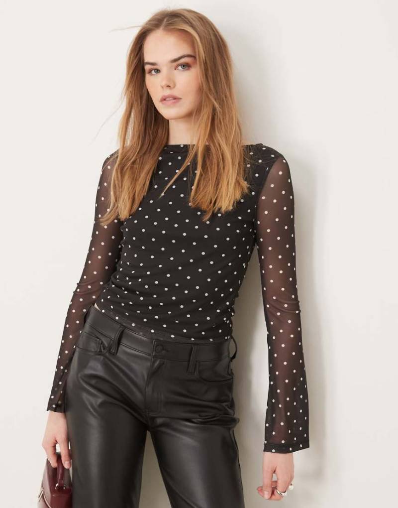 ASOS DESIGN - Oberteil aus transparentem Netzstoff in Schwarz mit Punktemuster und Trompetenärmeln von ASOS DESIGN