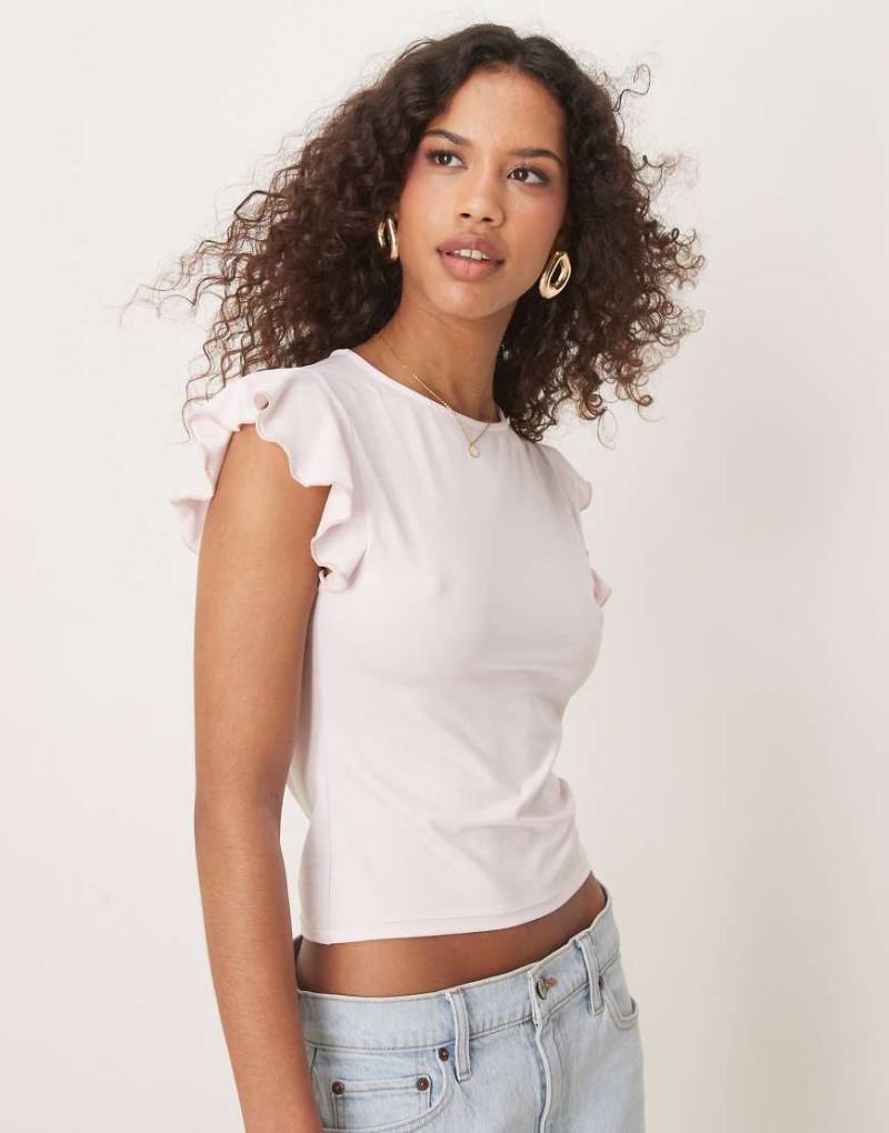 ASOS DESIGN - Oberteil in Babyrosa mit U-Boot-Ausschnitt und Rüschenärmeln von ASOS DESIGN