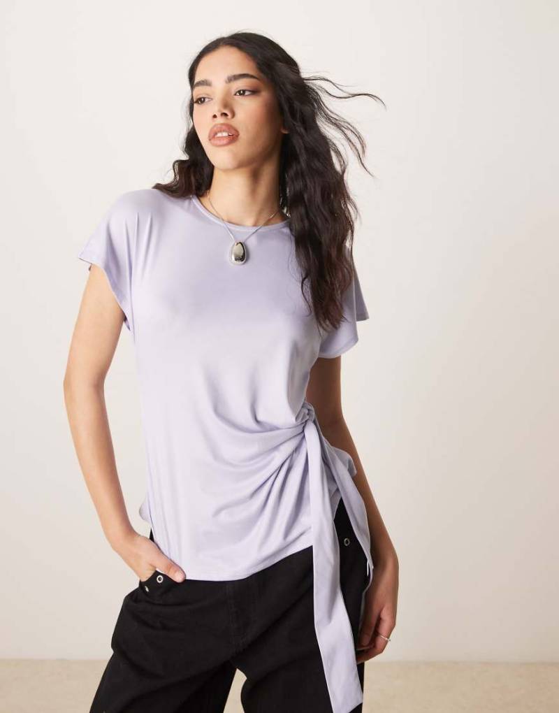ASOS DESIGN - Oberteil in Blau mit Bindegürtel-Gelb von ASOS DESIGN