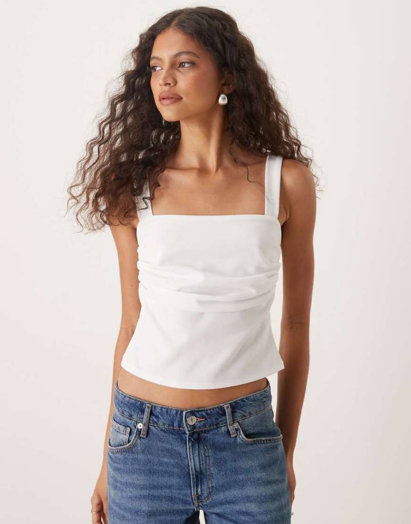 ASOS DESIGN - Oberteil in Creme mit Faltendetail und eckigem Ausschnitt-Weiß von ASOS DESIGN