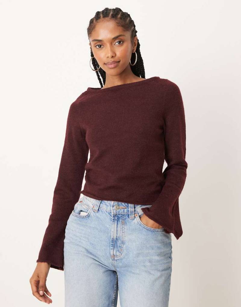 ASOS DESIGN - Oberteil aus Strick in Pflaume mit lockerer Passform und U-Boot-Ausschnitt-Lila von ASOS DESIGN