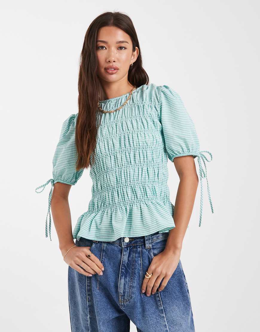 ASOS DESIGN - Oberteil in gestreiftem Grün mit Puffärmeln und gesmoktem Detail von ASOS DESIGN