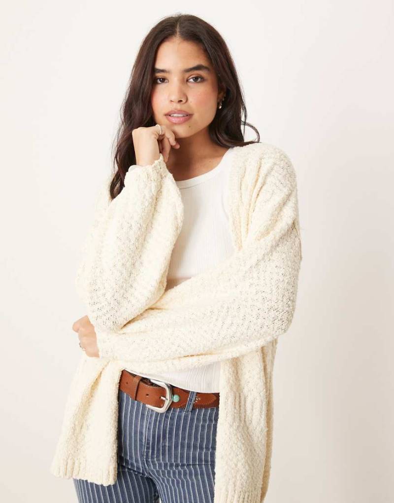 ASOS DESIGN - Offene Strickjacke aus strukturiertem Garn in Cremeweiß von ASOS DESIGN