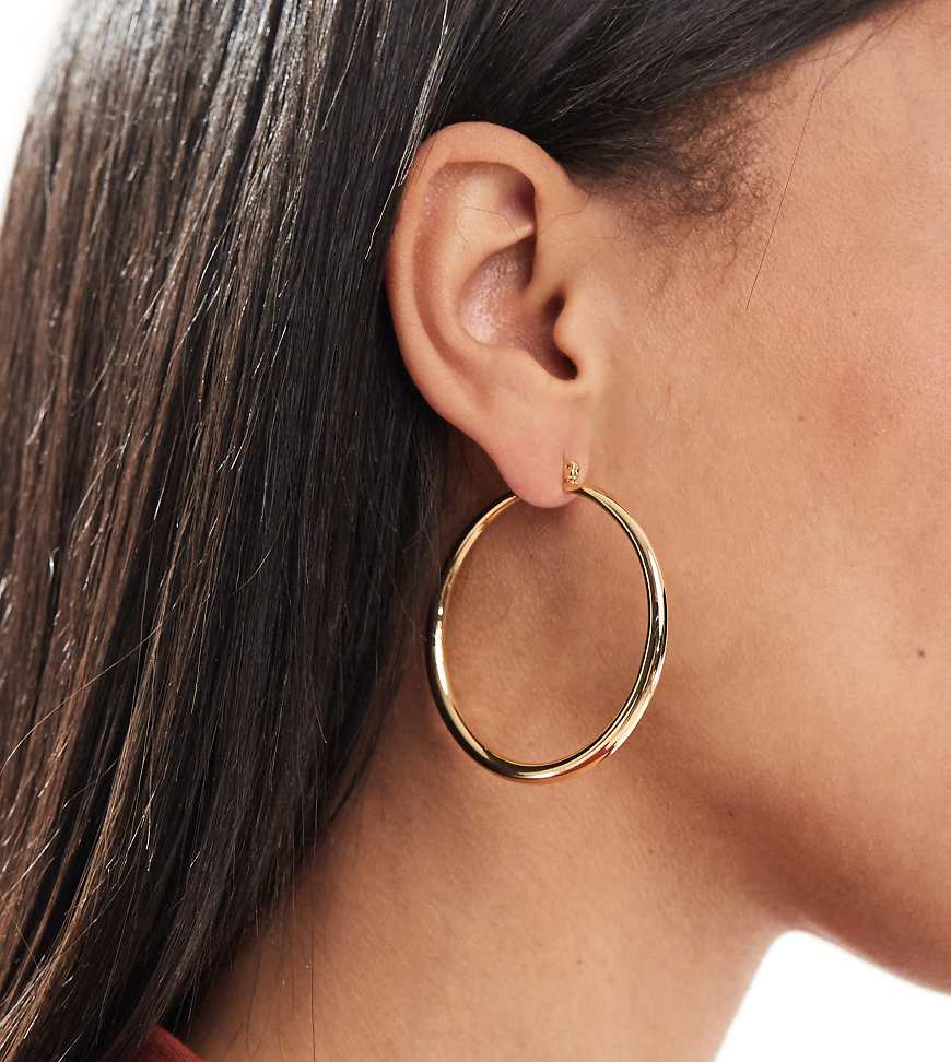 ASOS DESIGN - Ohrringe mit 14-Karat-Vergoldung und schmaler werdendem Creolen-Detail-Goldfarben ASOS DESIGN - Ohrringe mit 14-Karat-Vergoldung und schmaler werdendem Creolen-Detail-Goldfarben von ASOS DESIGN