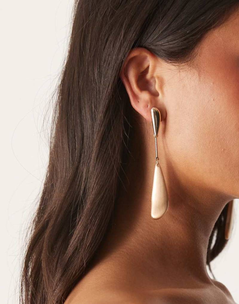 ASOS DESIGN - Ohrringe mit doppeltem Anhänger in poliertem Goldton-Goldfarben von ASOS DESIGN