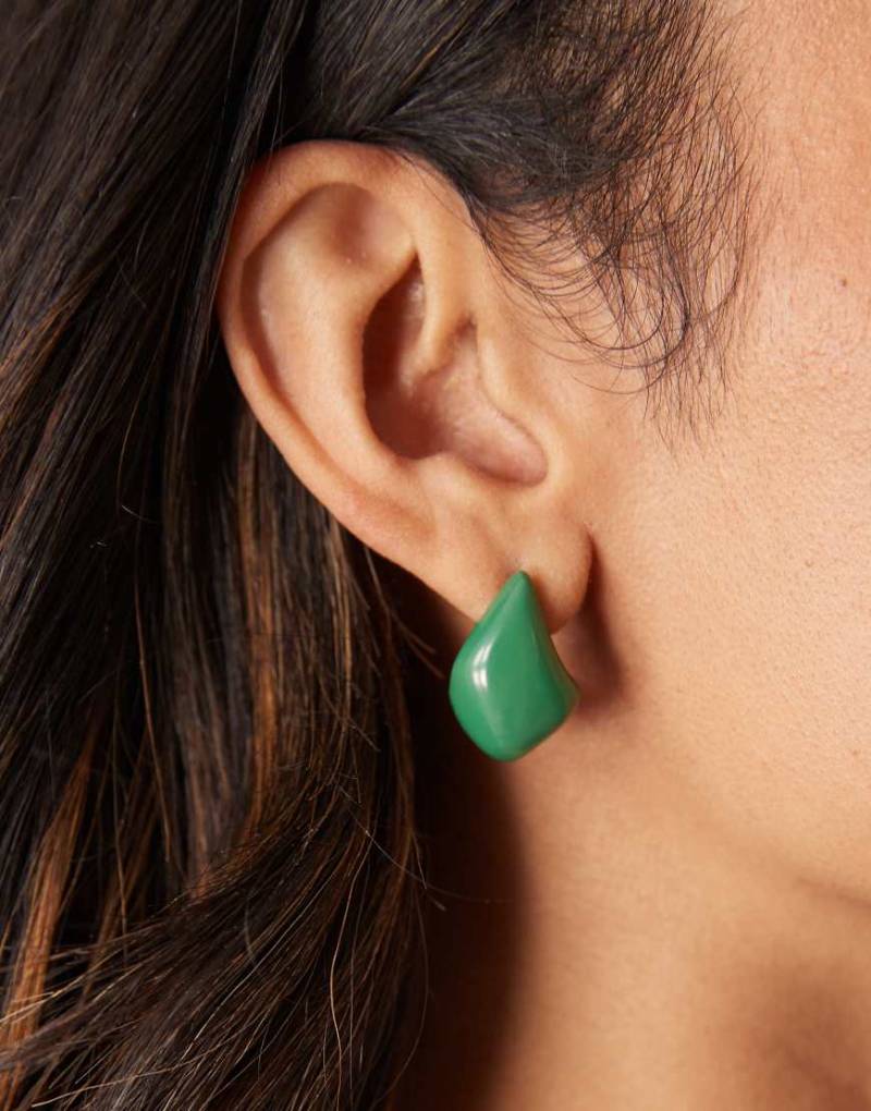 ASOS DESIGN - Ohrstecker mit geschmolzenem Design in Grün von ASOS DESIGN