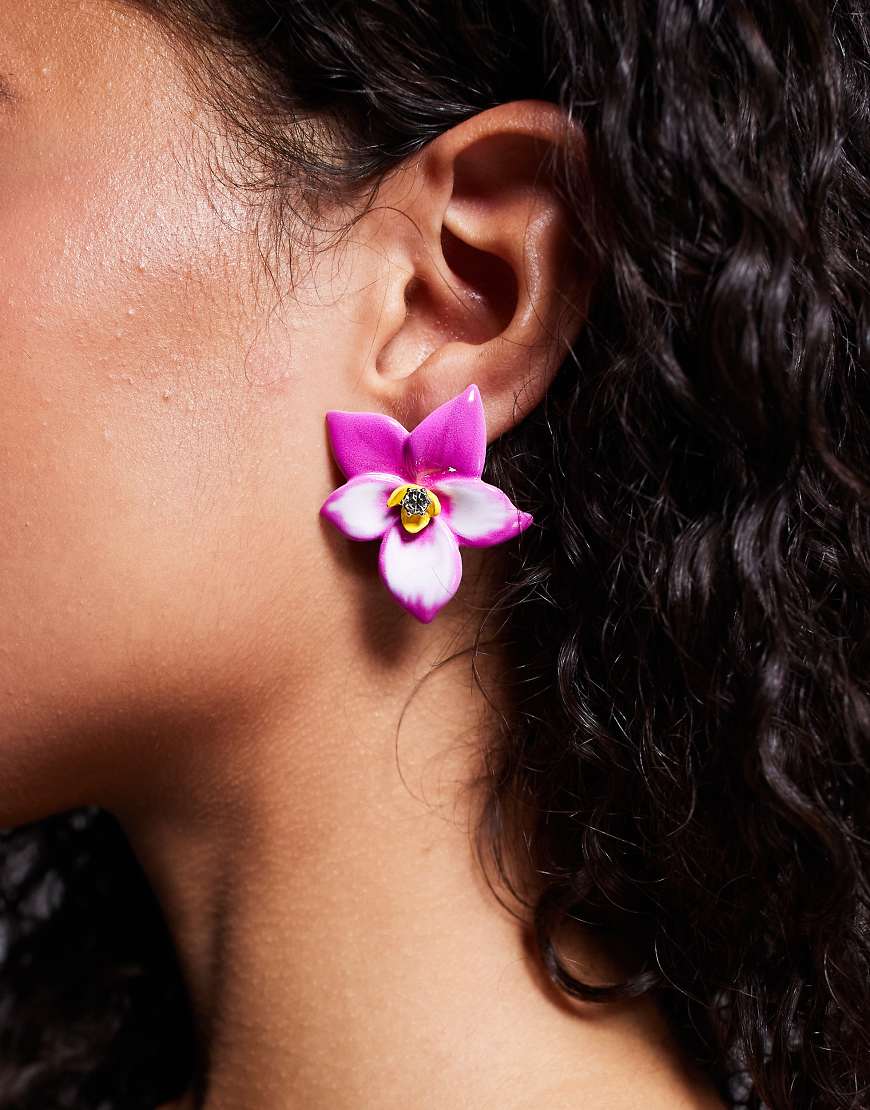 ASOS DESIGN - Ohrstecker mit tropischem Blumendesign in Rosa ASOS DESIGN - Ohrstecker mit tropischem Blumendesign in Rosa von ASOS DESIGN
