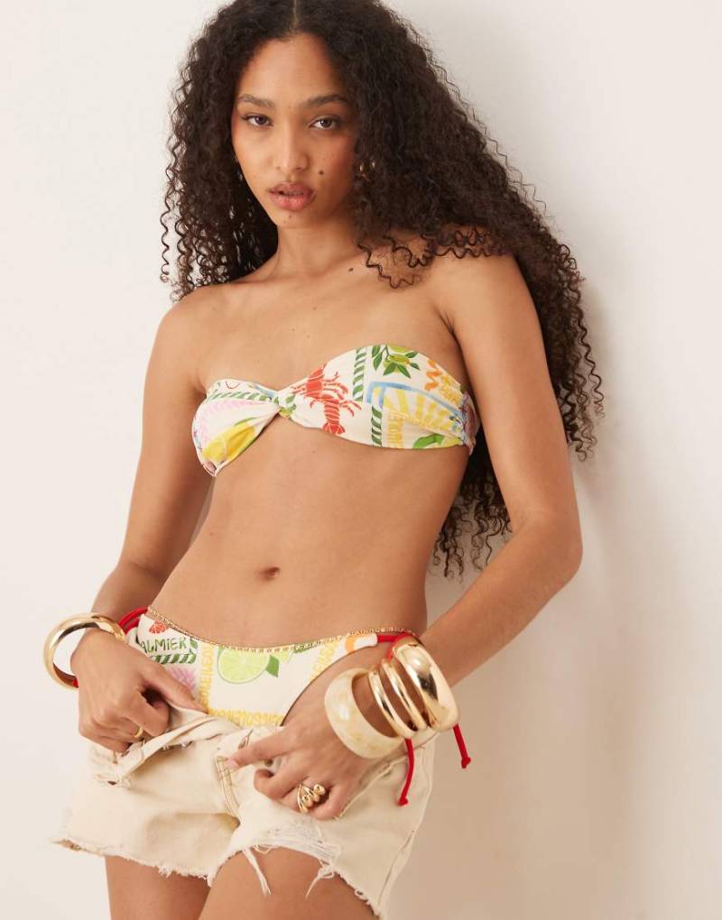 ASOS DESIGN - Olive Mykonos - Trägerloses Bikinioberteil mit Fliesenprint-Bunt von ASOS DESIGN