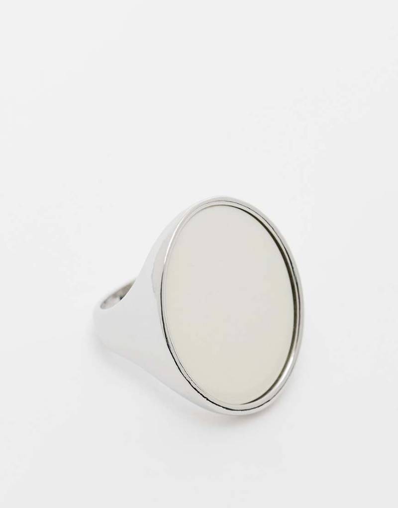 ASOS DESIGN - Ovaler Oversize-Ring in Silber-Optik mit Kunstperle von ASOS DESIGN