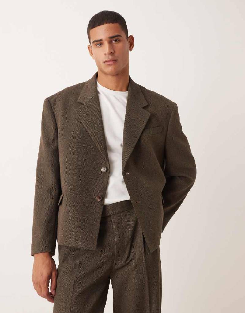 ASOS DESIGN - Oversize-Anzugjacke in Braun mit kurzem Schnitt-Brown von ASOS DESIGN