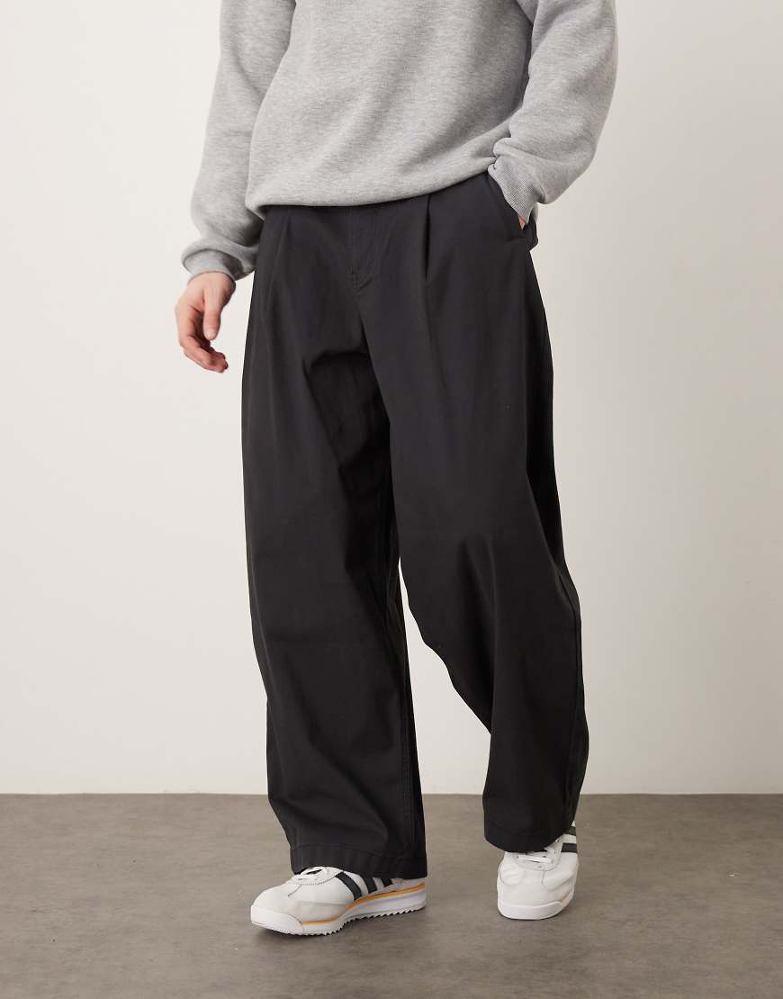 ASOS DESIGN - Oversize-Baggy-Hose in Schwarz mit Bundfalten von ASOS DESIGN