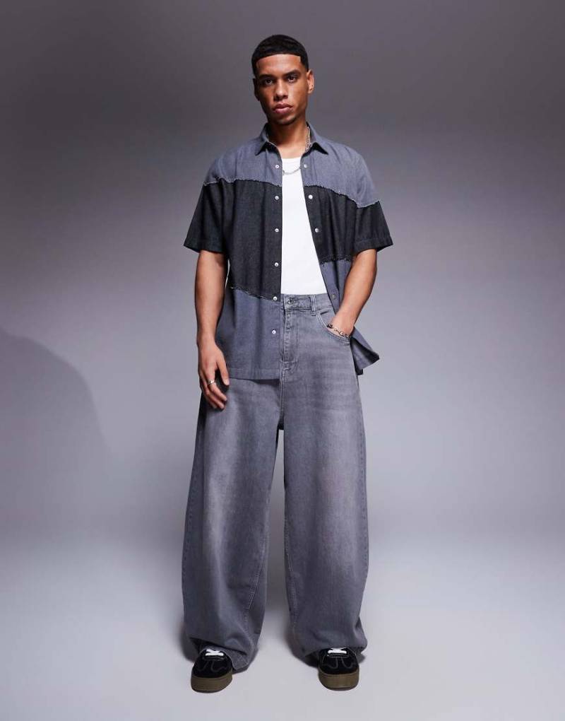 ASOS DESIGN - Oversize-Baggy-Jeans in verwaschenem Grau von ASOS DESIGN