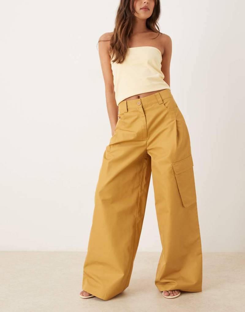 ASOS DESIGN - Oversize-Ballonhose in Hellbraun mit Utility-Tasche von ASOS DESIGN