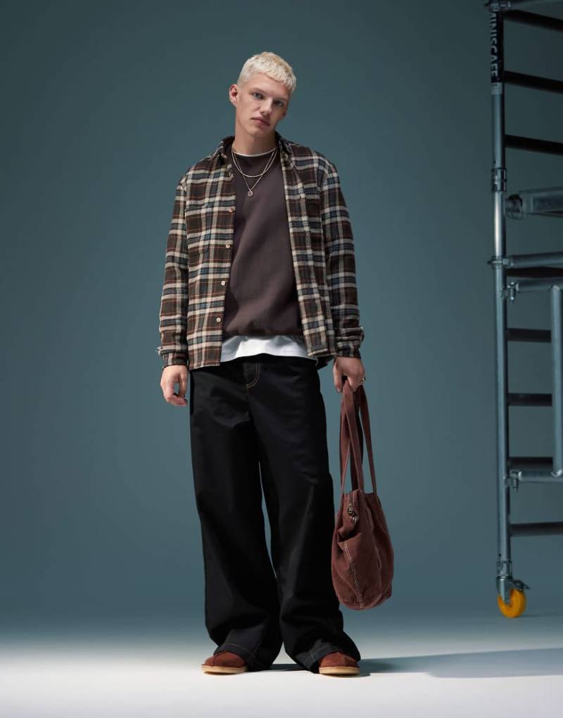 ASOS DESIGN - Weite Oversize-Hose in Schwarz mit Tasche hinten-Braun von ASOS DESIGN
