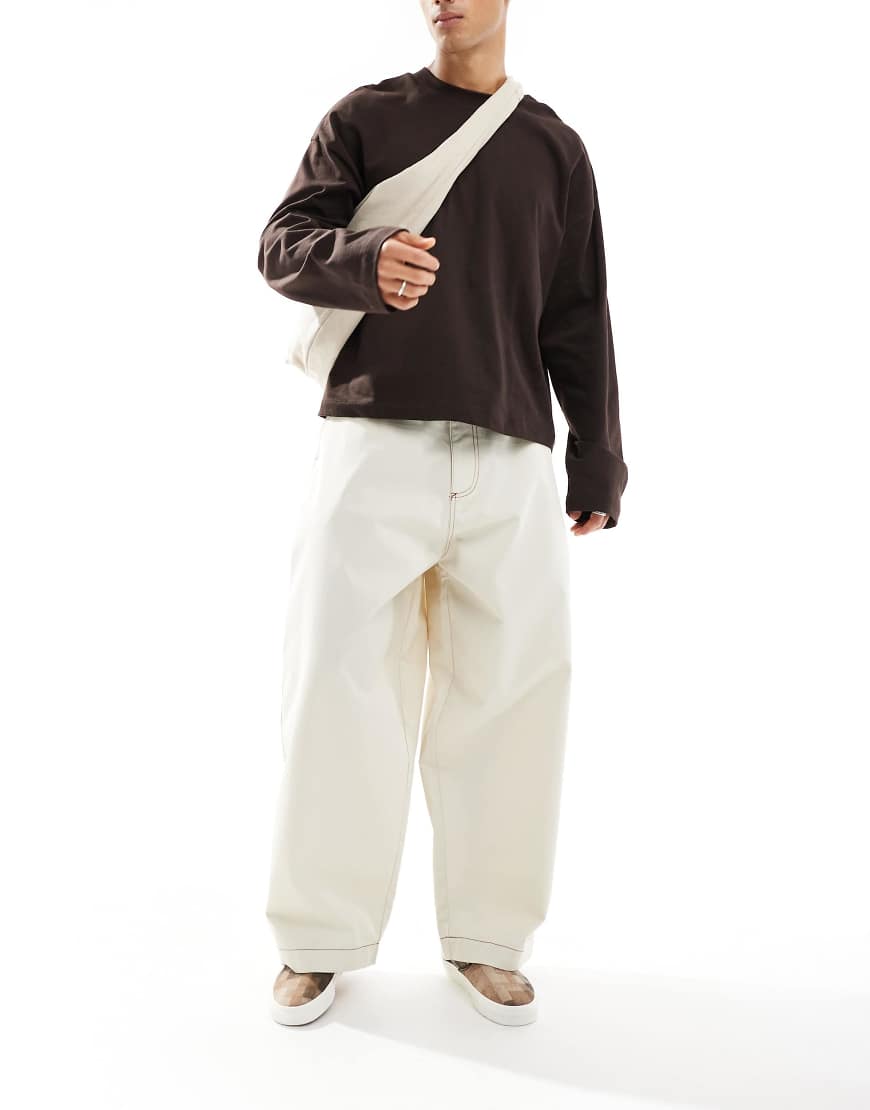 ASOS DESIGN - Weite Oversize-Hose in Weiß mit Kontrastnaht ASOS DESIGN - Weite Oversize-Hose in Weiß mit Kontrastnaht von ASOS DESIGN