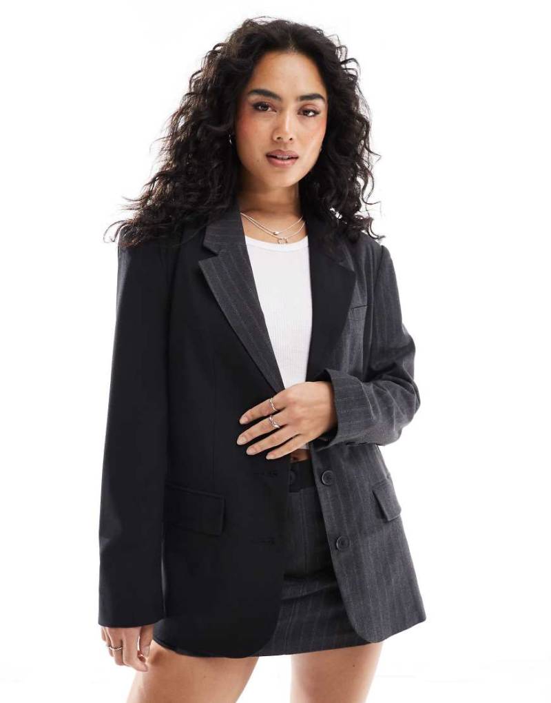 ASOS DESIGN - Oversize-Blazer in Anthrazit mit Farbblockdesign, Kombiteil-Bunt von ASOS DESIGN