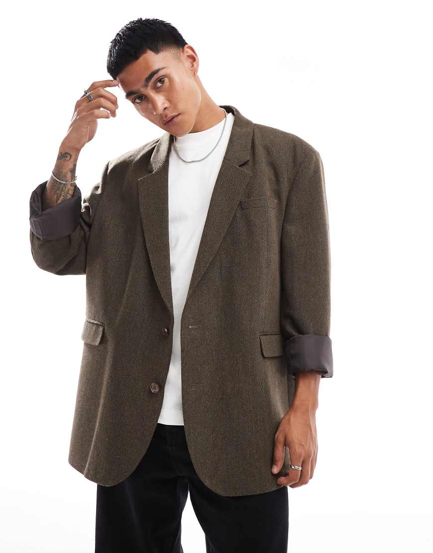 ASOS DESIGN - Oversize-Blazer in Braun mit Fischgrätmuster ASOS DESIGN - Oversize-Blazer in Braun mit Fischgrätmuster von ASOS DESIGN