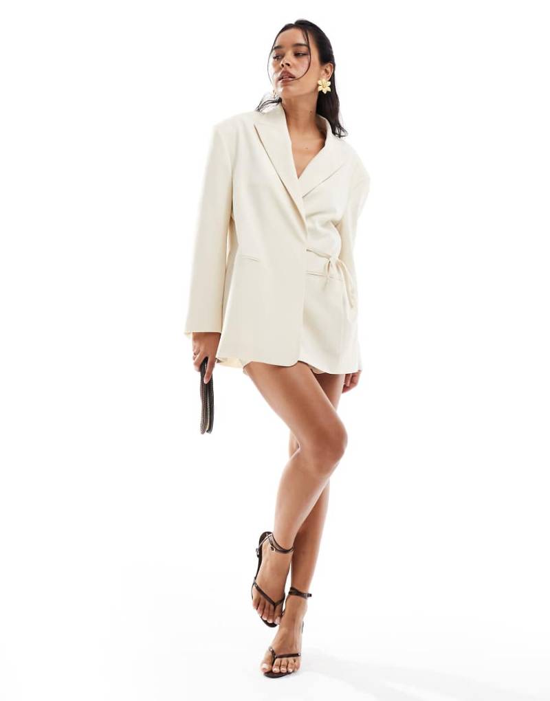 ASOS DESIGN - Oversize-Blazer in Buttercreme-Weiß mit seitlicher Schnürung, Kombiteil von ASOS DESIGN