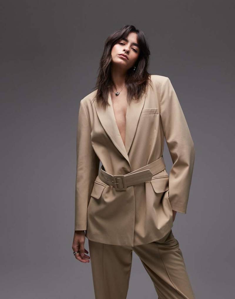 ASOS DESIGN - Oversize-Blazer in hellem Kamelbraun mit Gürtel-Neutral von ASOS DESIGN