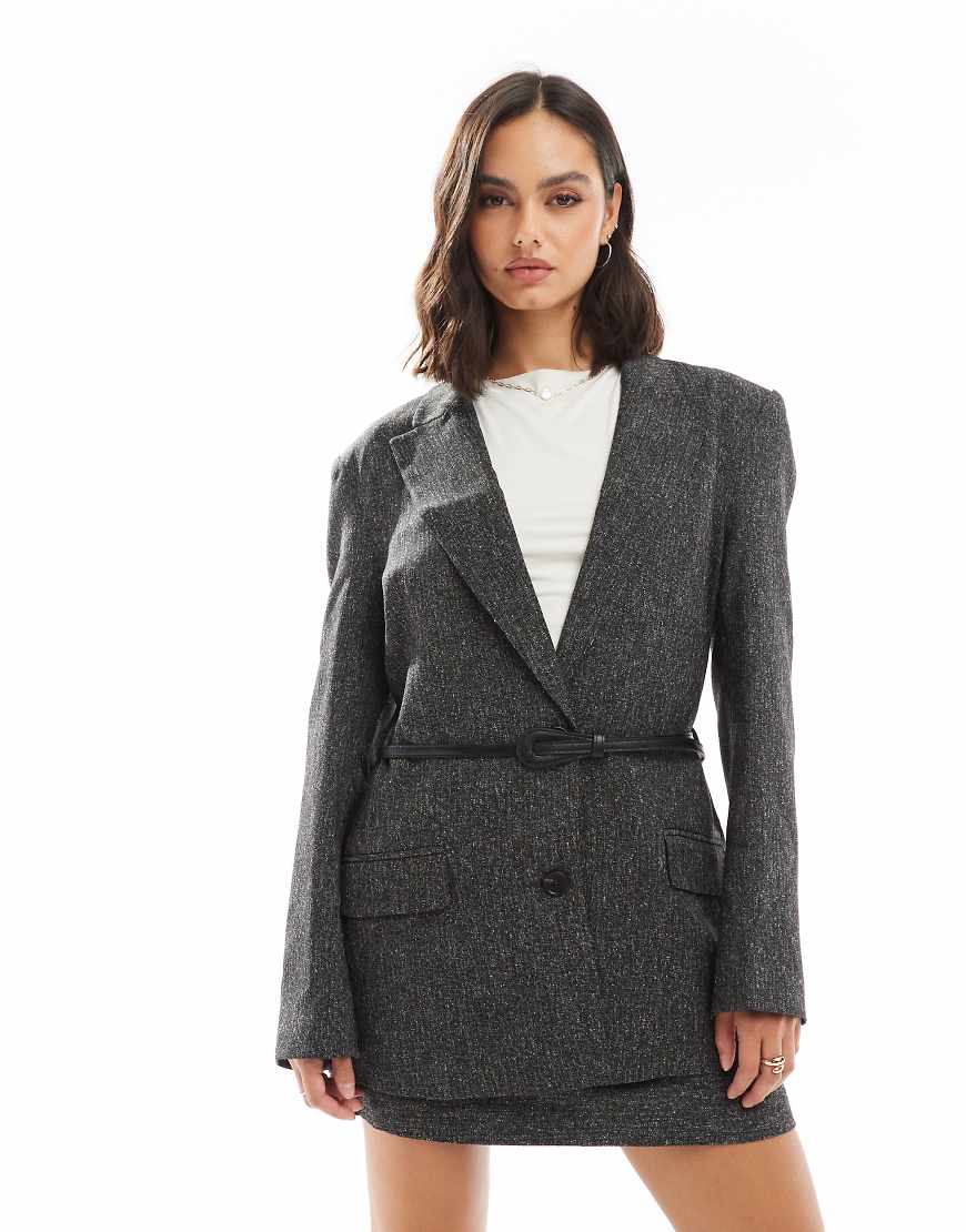ASOS DESIGN - Oversize-Blazer mit Gürtel und ausgeprägter Schulterpartie-Bunt von ASOS DESIGN