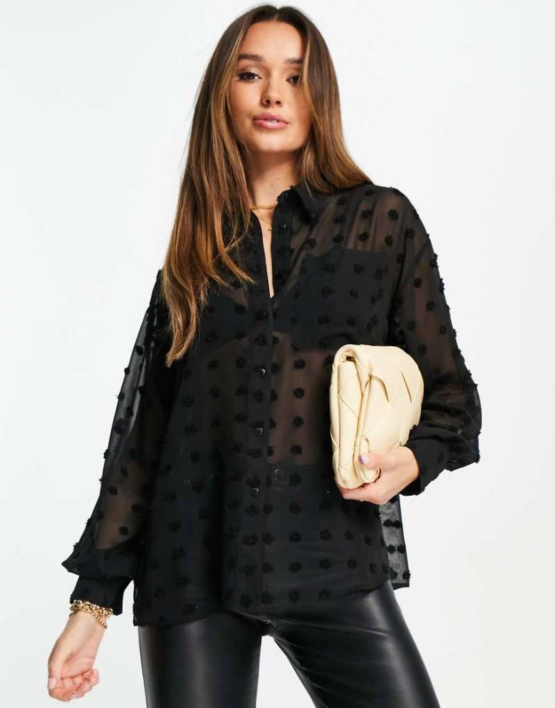 ASOS DESIGN - Oversize-Bluse in Schwarz mit Punktestruktur von ASOS DESIGN
