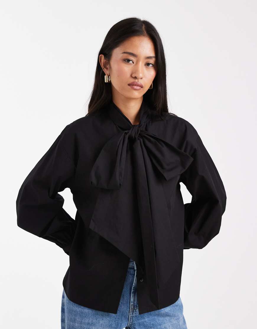 ASOS DESIGN - Oversize-Bluse in Schwarz mit Schleifendetail am Kragen von ASOS DESIGN