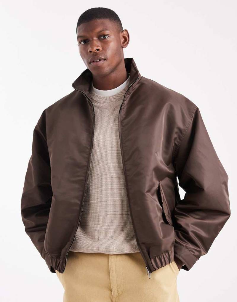 ASOS DESIGN - Oversize-Bomberjacke in Braun mit Stehkragen-Grün von ASOS DESIGN