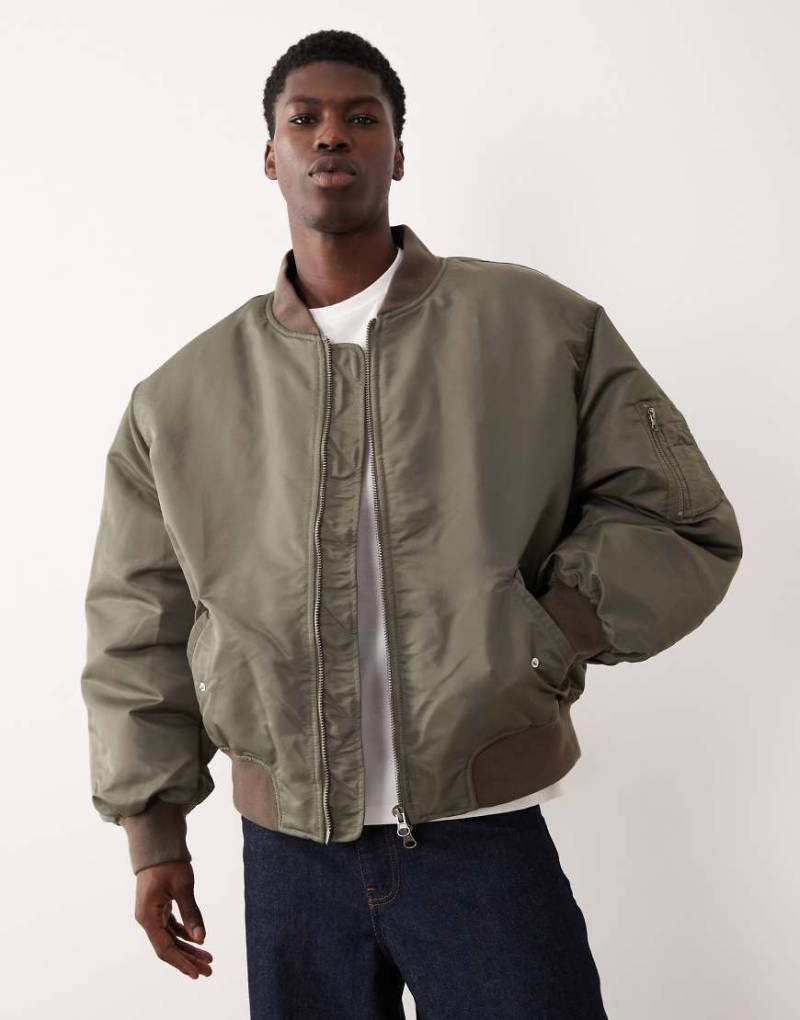 ASOS DESIGN - Oversize-Bomberjacke in Khaki-Grün von ASOS DESIGN