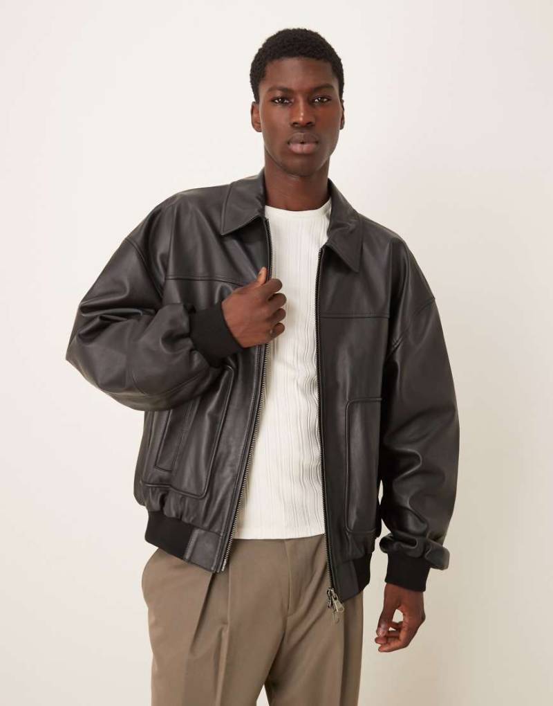 ASOS DESIGN - Oversize-Bomberjacke in Schwarz aus Echtleder-Brown von ASOS DESIGN