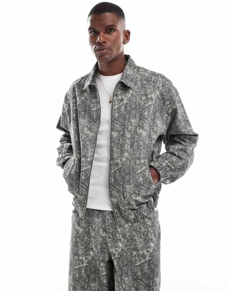 ASOS DESIGN - Oversize-Bomberjacke mit Military-Muster, Kombiteil-Bunt von ASOS DESIGN