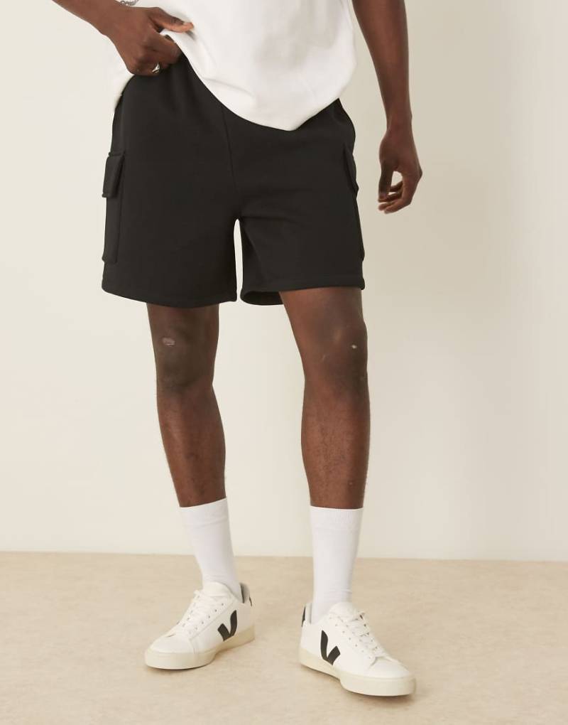ASOS DESIGN - Oversize-Cargoshorts in Schwarz von ASOS DESIGN