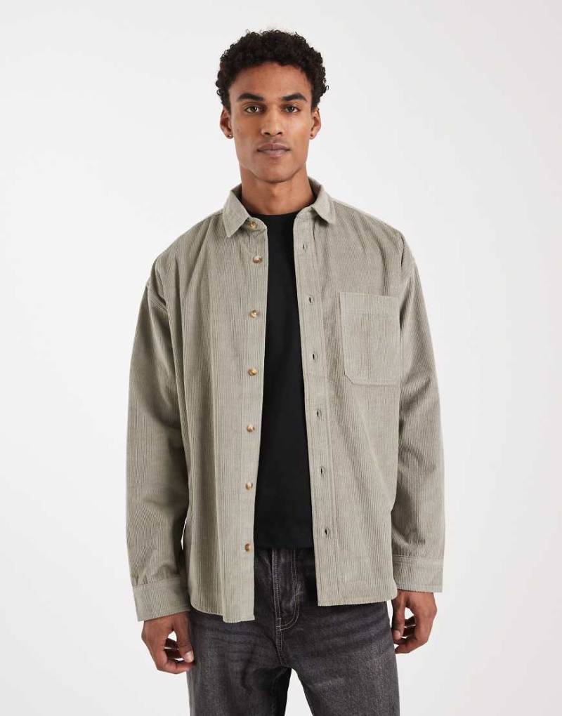 ASOS DESIGN - Oversize-Cordhemd im 90er-Jahre-Look in Salbeigrün von ASOS DESIGN