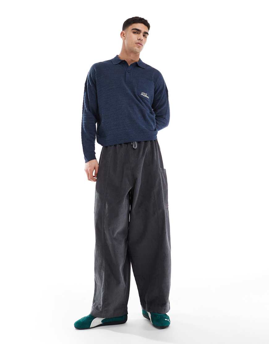 ASOS DESIGN - Weite Oversize-Hose aus Cord in Anthrazit mit seitlichen Taschen-Grau ASOS DESIGN - Weite Oversize-Hose aus Cord in Anthrazit mit seitlichen Taschen-Grau von ASOS DESIGN