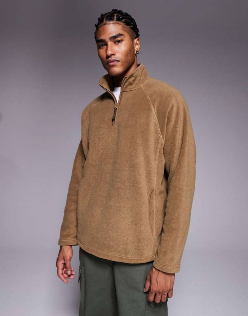 ASOS DESIGN - Locker geschnittenes Fleece-Sweatshirt in Beige mit Stehkragen und kurzem Reißverschluss-Neutral von ASOS DESIGN