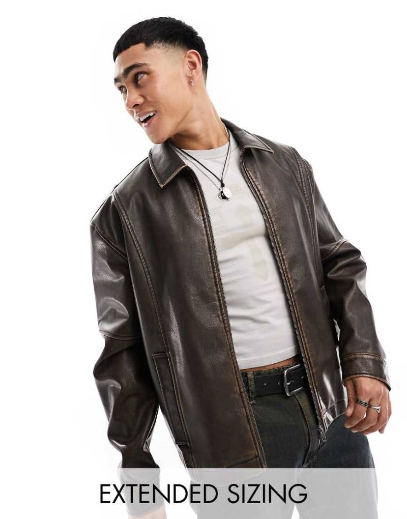 ASOS DESIGN - Oversize-Harrington-Jacke in Braun aus Lederimitat von ASOS DESIGN